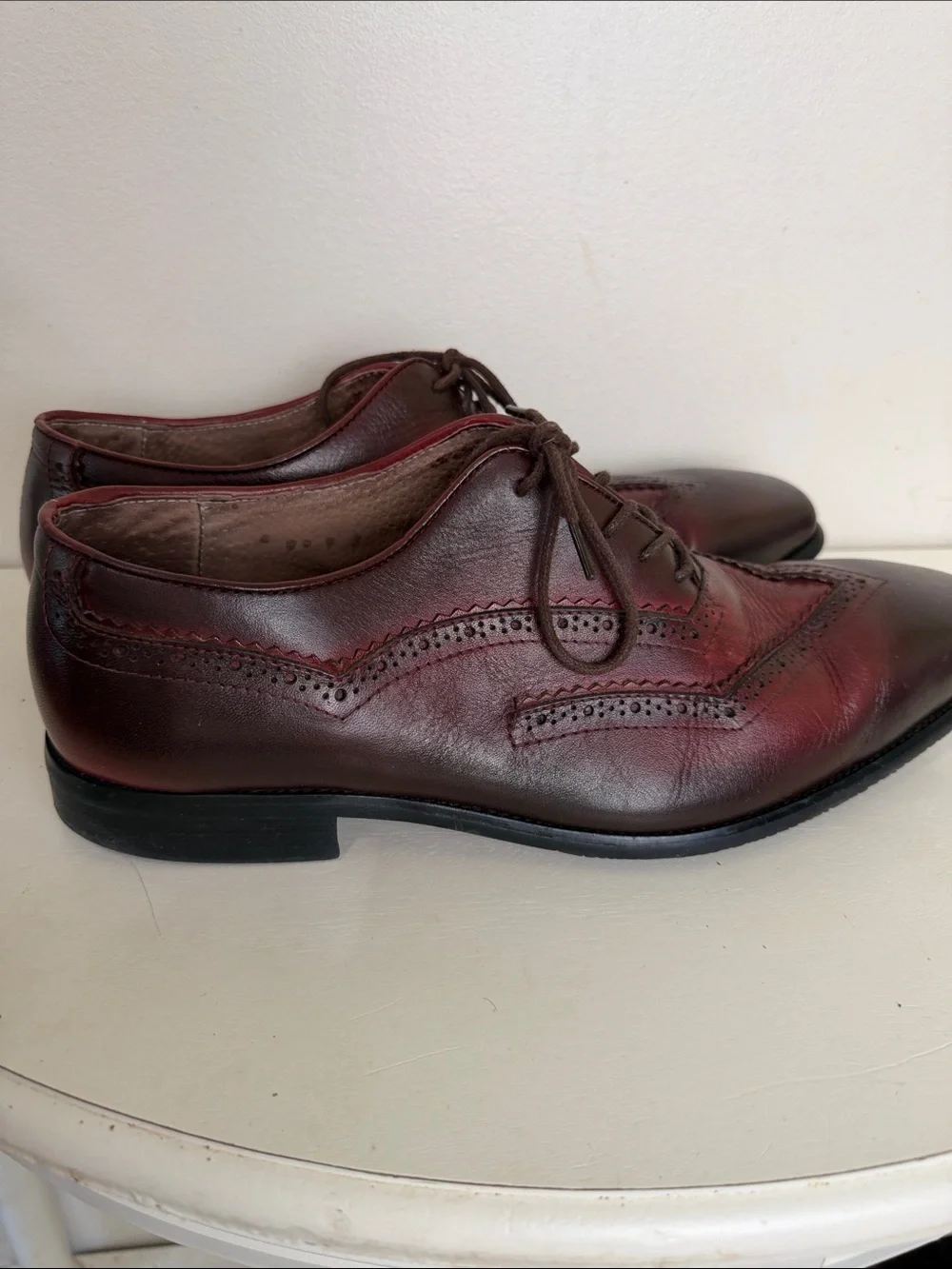 (2391) Men's Burgundy Leather Wingtip Derby Shoes, Size: 9.5